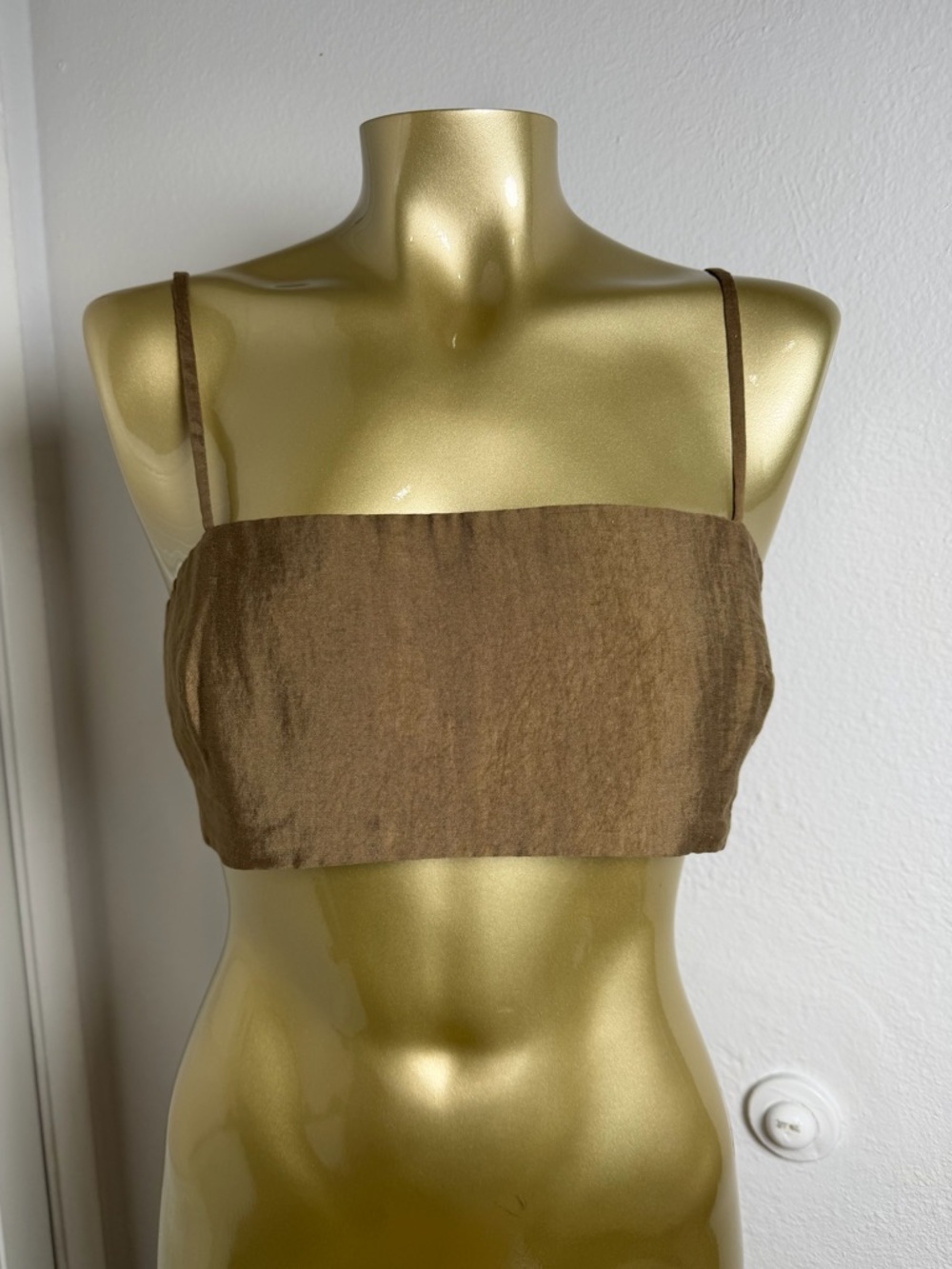 Cult Gaia Square Neckline Sleeveless Crop Top
Size: XS